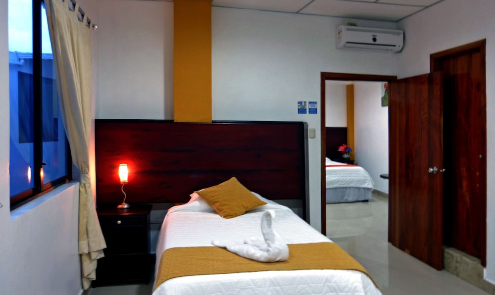 Hotel Brisas Del Pacifico 33/65