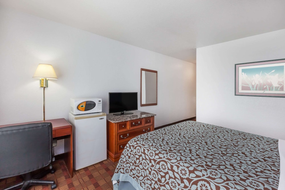 Days Inn By Wyndham Holland 16/35