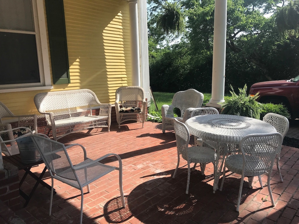Six Acres Bed Breakfast 19/33