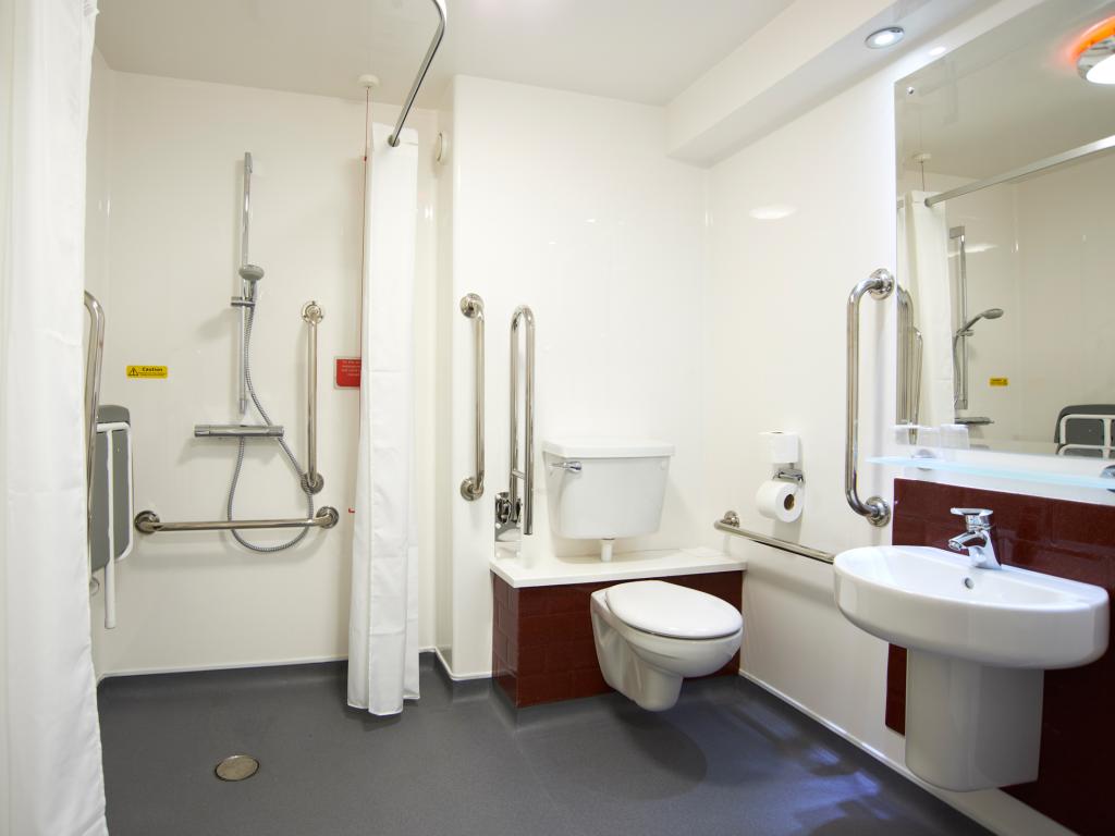Travelodge Pembroke Dock 28/32