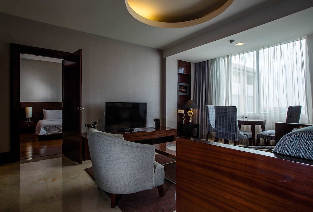 The Arista Hotel 44/74