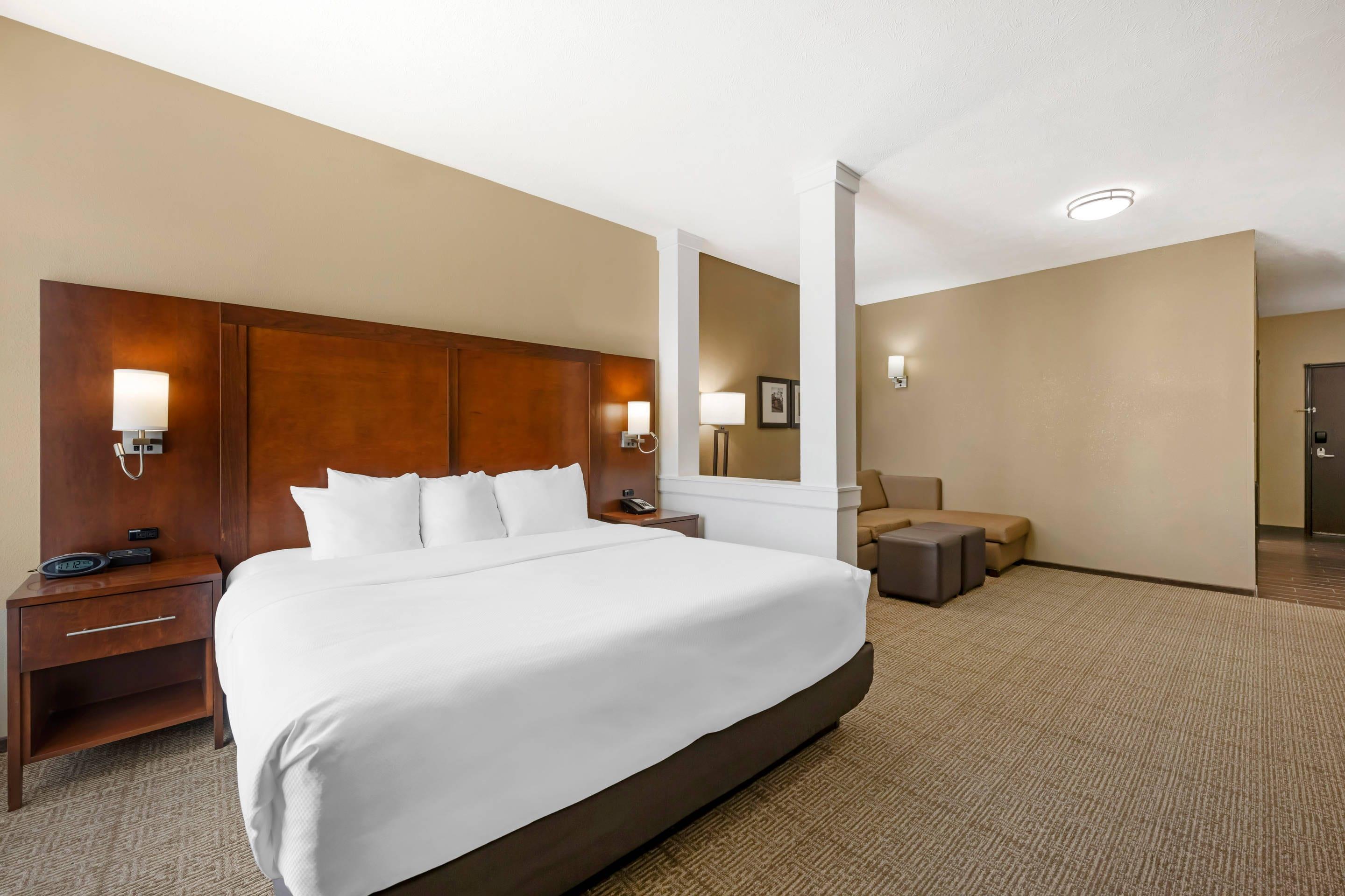 SUITE, 1 KING AND 2 QUEEN BEDS