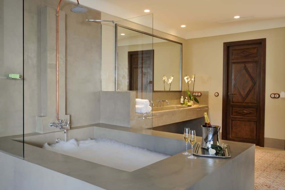 Rusticae Palacio Carvajal Giron 26/63