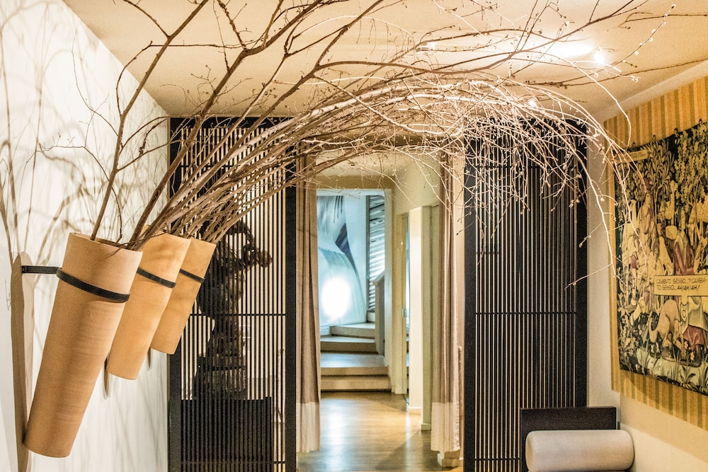 Hotel Carducci 76 44/75
