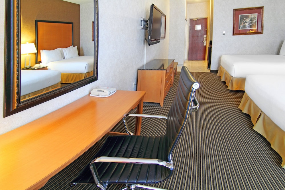 Holiday Inn Express Hotel Suites Calgary South Macleod Trail S 32/73