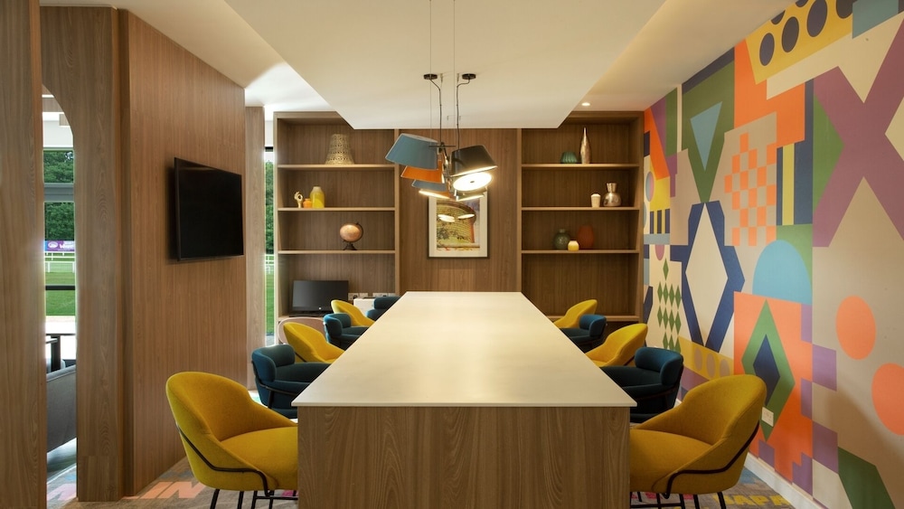 Hampton by Hilton Hamilton Park 44/49