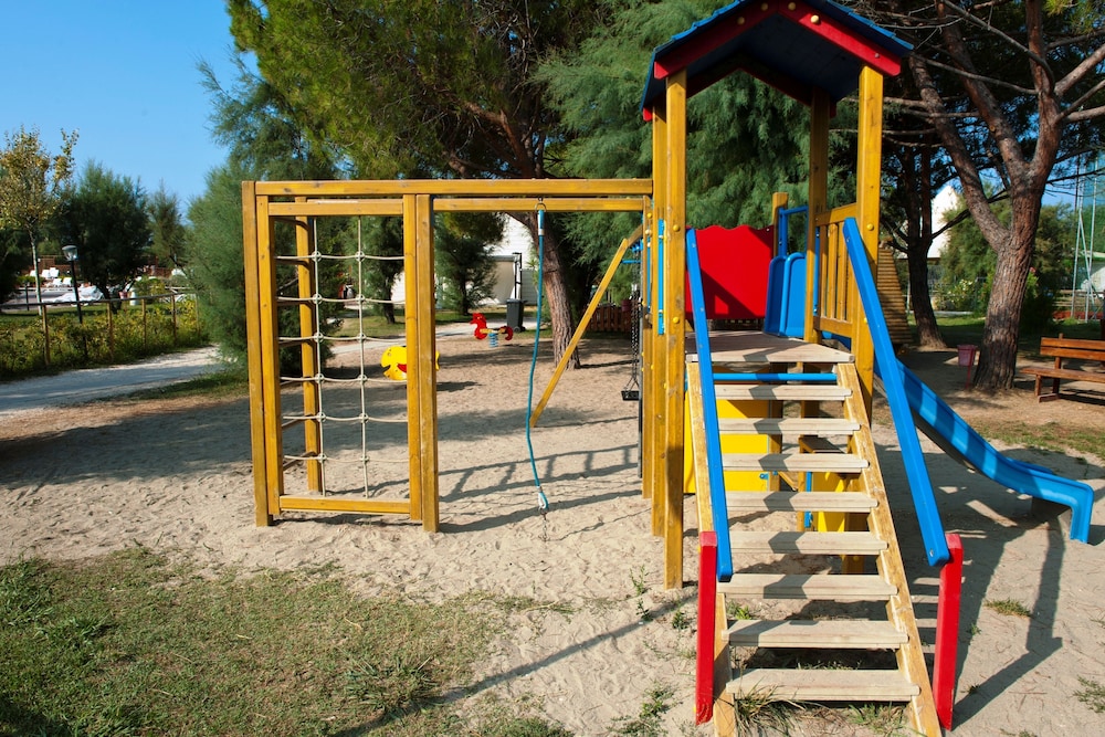New Camping Le Tamerici 42/50