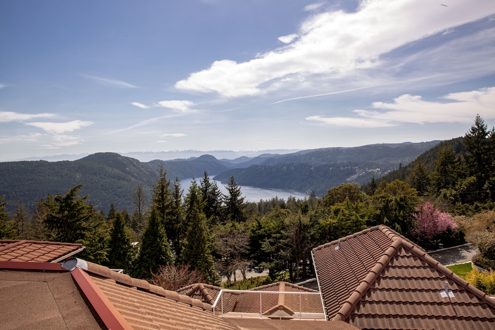 Villa Eyrie Resort 35/44