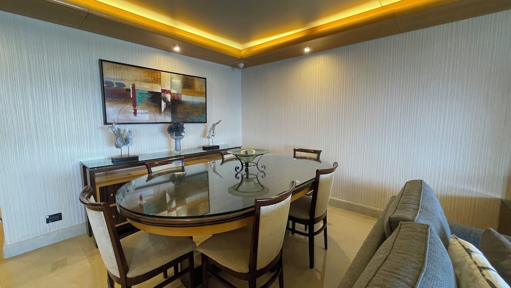 Lahoya Suites 33/50