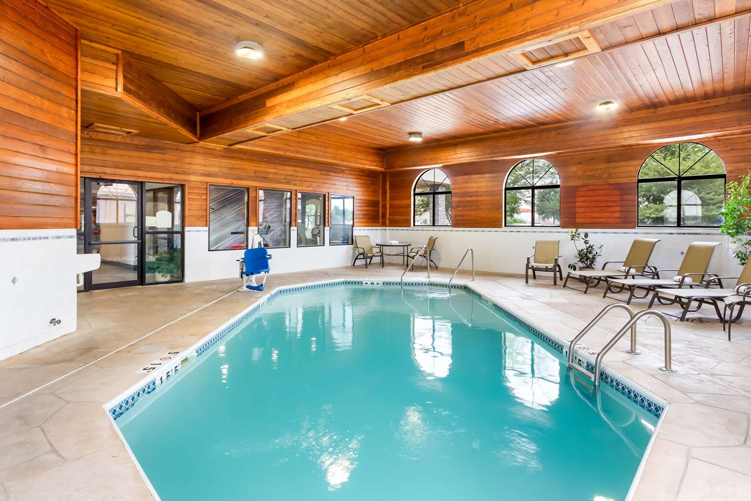 Best Western Oswego Hotel 4/10
