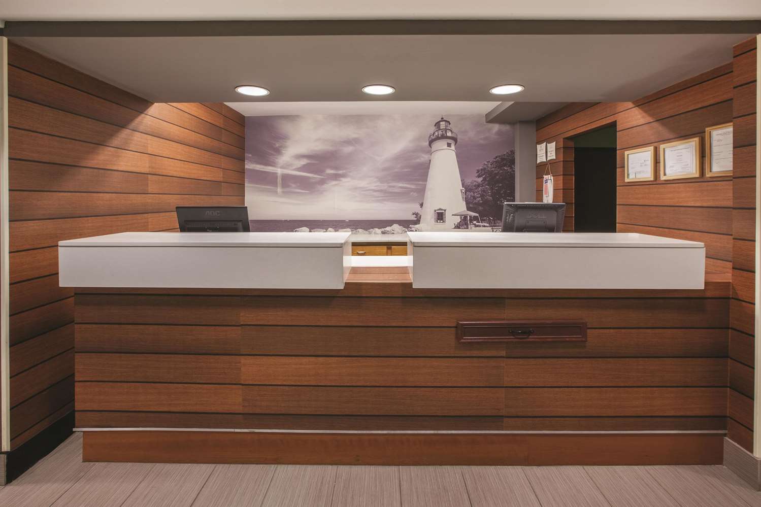 La Quinta Inn & Suites by Wyndham Erie 5/51