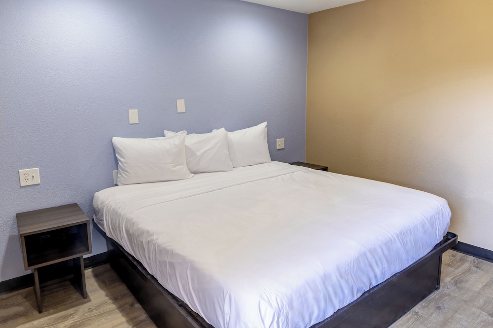 Super 8 by Wyndham Big Spring 9/28