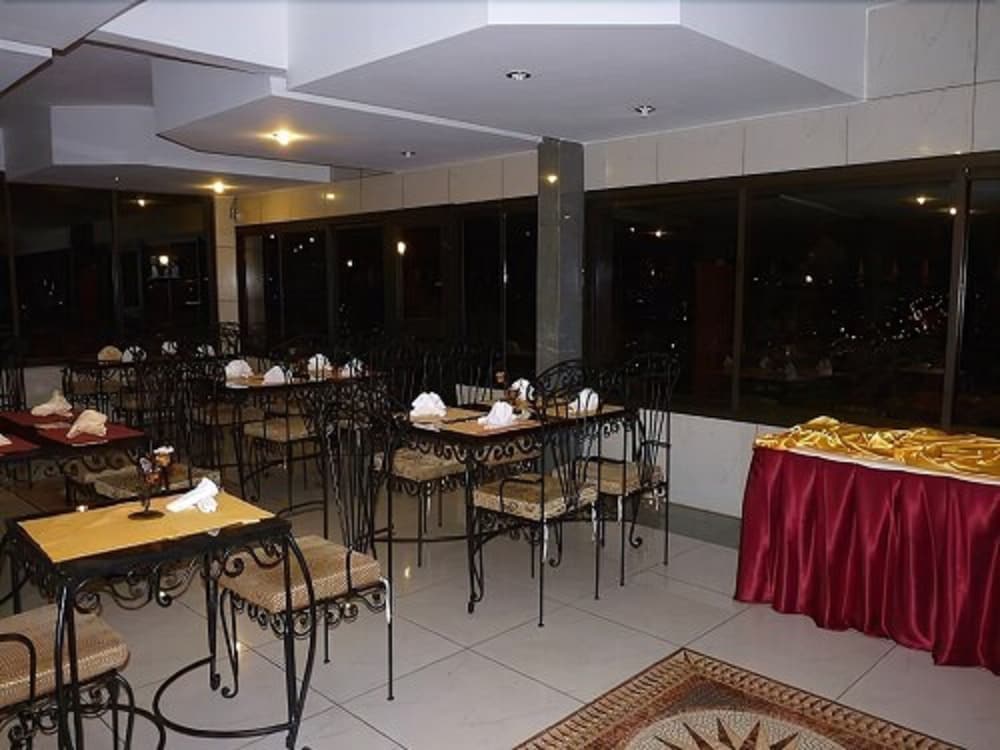 Tou'Ngou Hotel 35/50