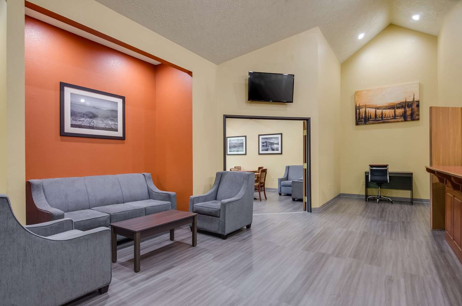 Americas Best Value Inn & Suites Independence Va 26/40