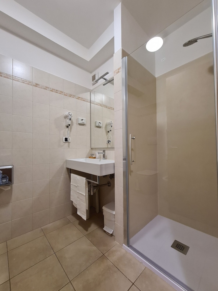 Hotel Cladan 14/63