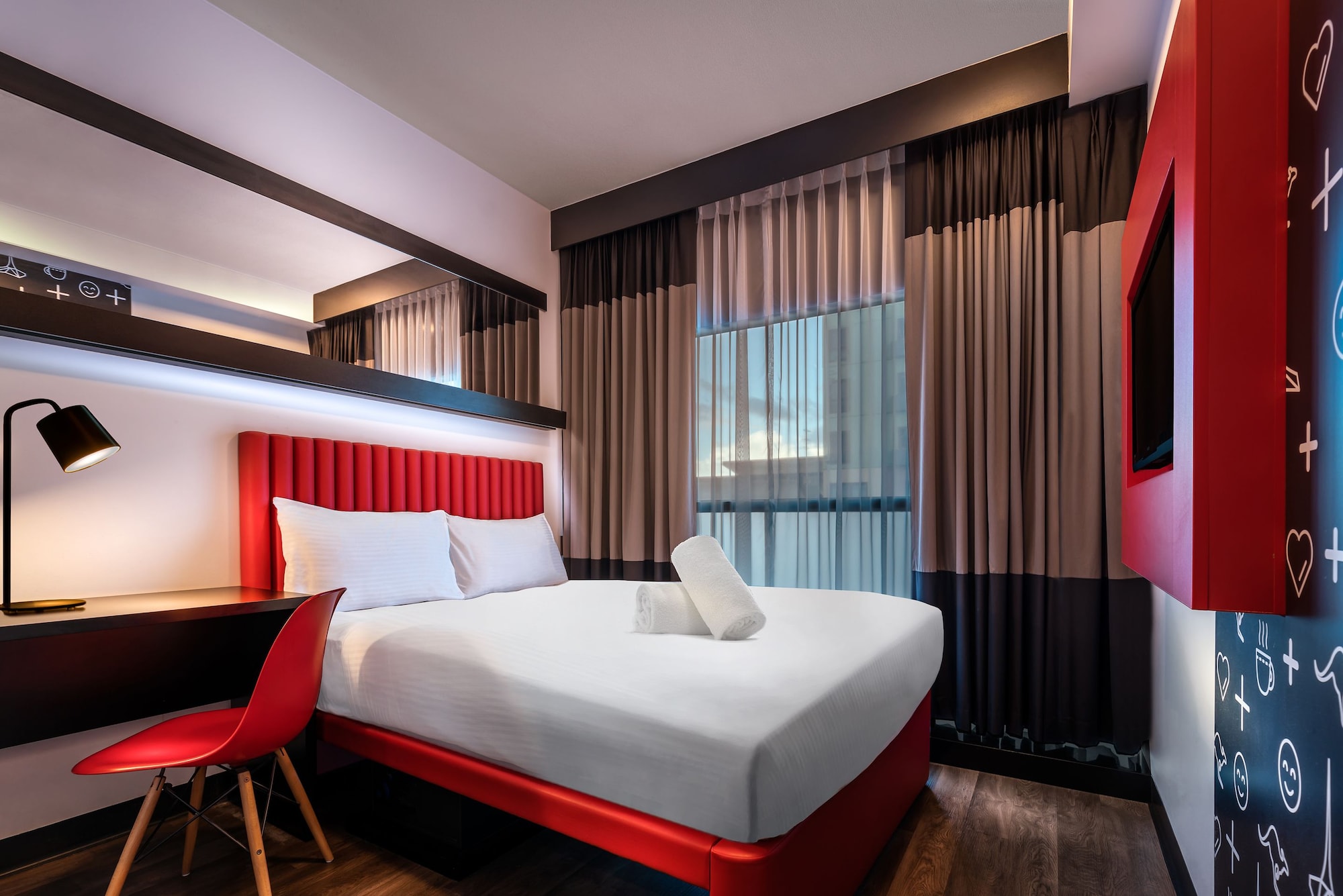 DELUXE, DOUBLE BED