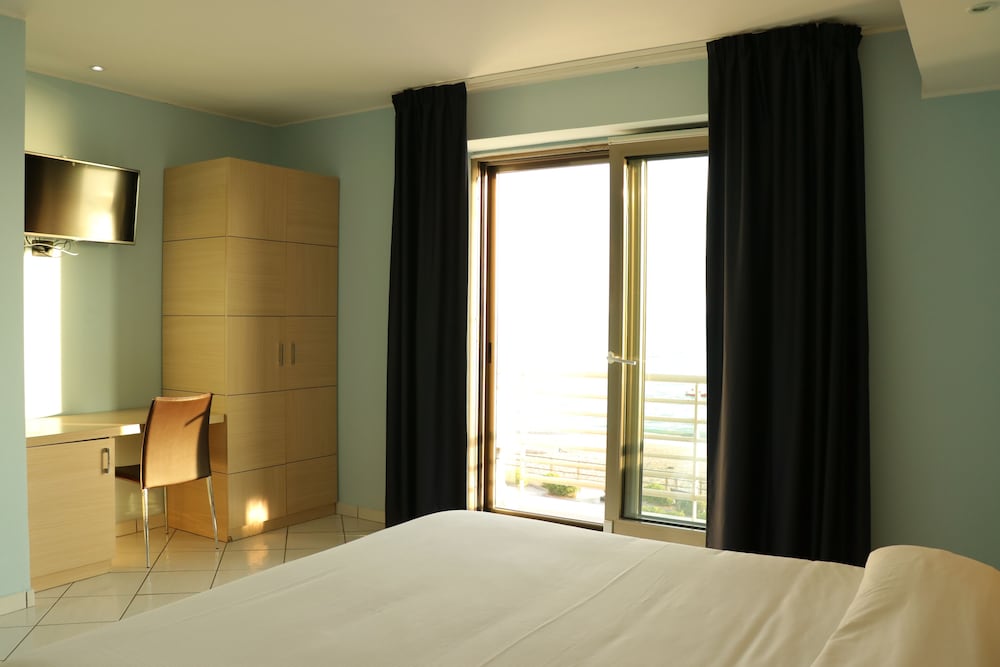 Ancora Hotel 15/72