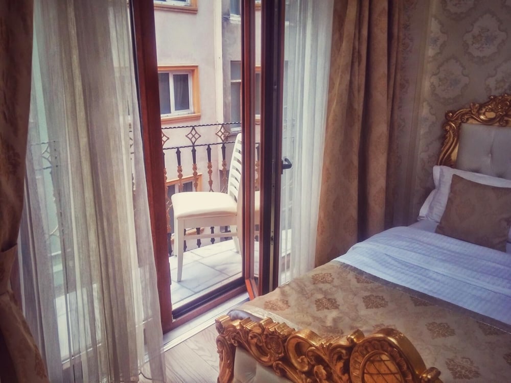 BEST TOWN HOTEL 10/48