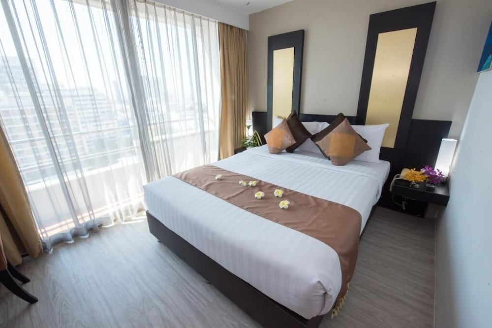Gold Orchid Bangkok 7/50