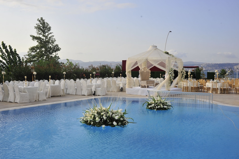 Wellborn Luxury Hotel 24/47