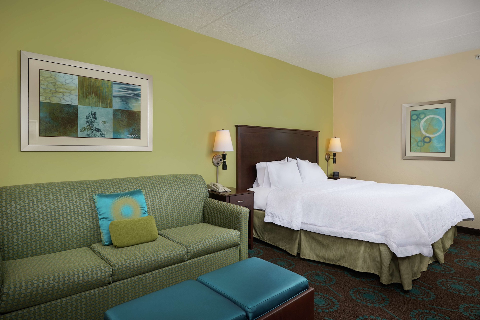 غرفة بسرير كينج مع أريكة، Hampton Inn Rehoboth Beach 6/10