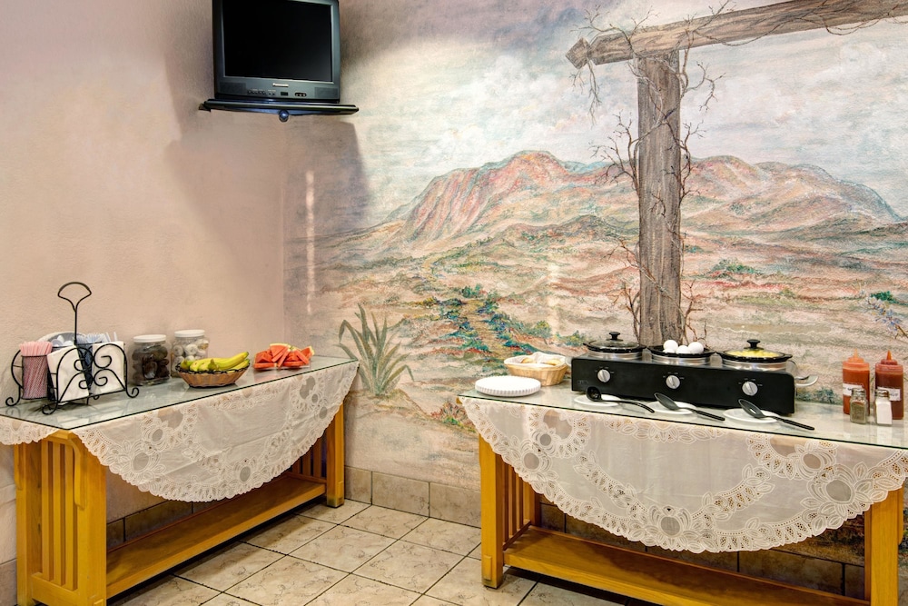 Microtel Inn and Suites by Wyndham Albuquerque W 6/26