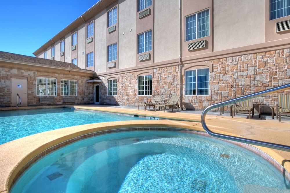 Spark by Hilton Pecos 3/33