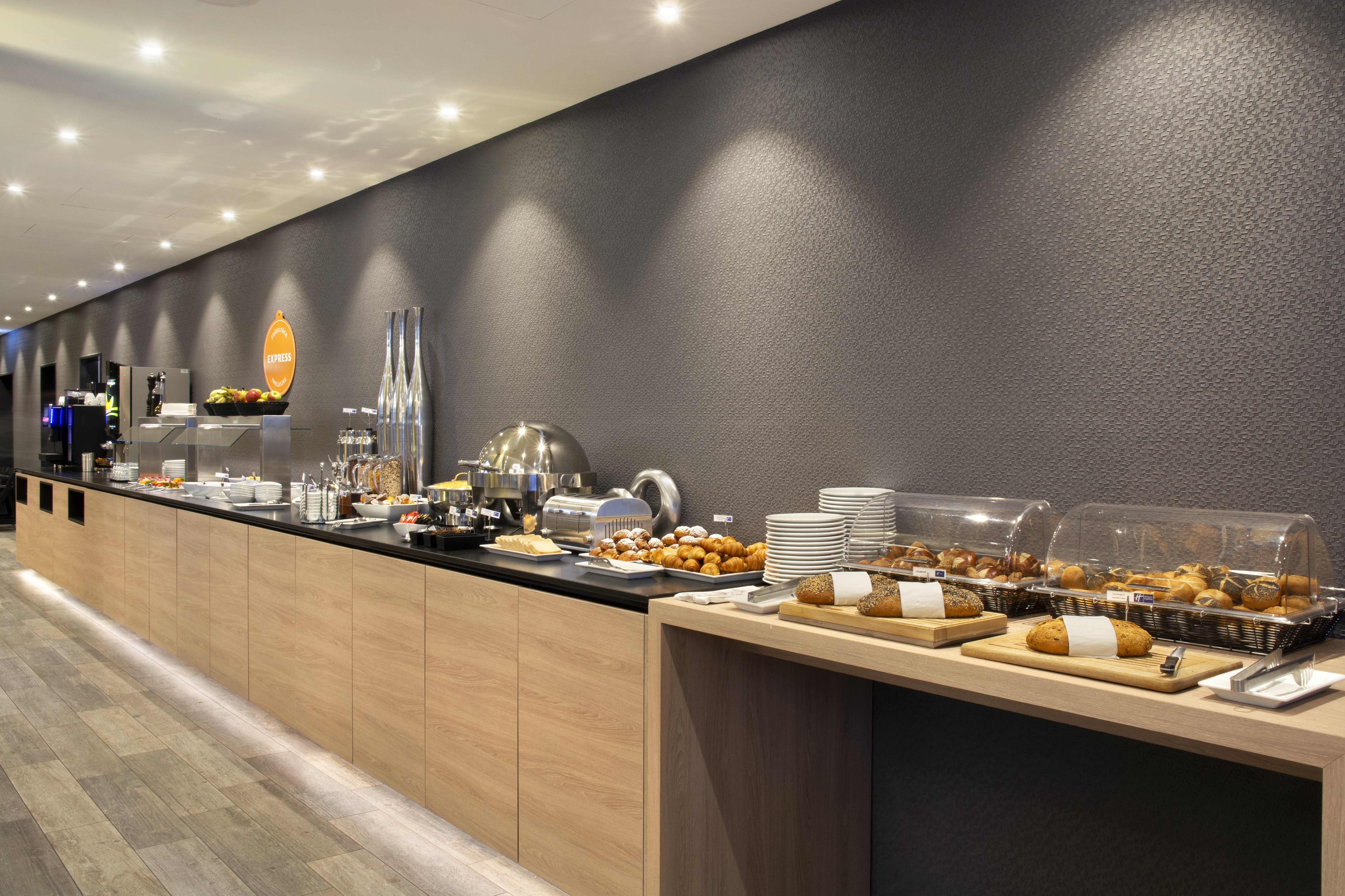 Holiday Inn Express KARLSRUHE CITY PARK 25/26
