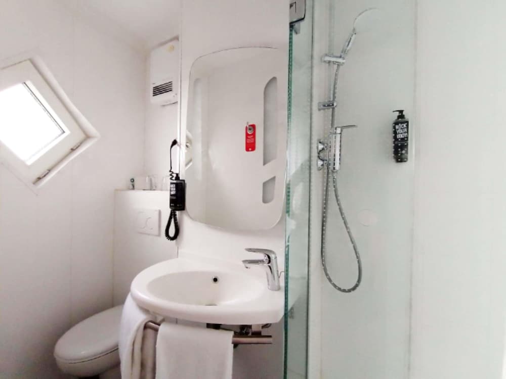 Ibis Hotel Koln Centrum 66/68