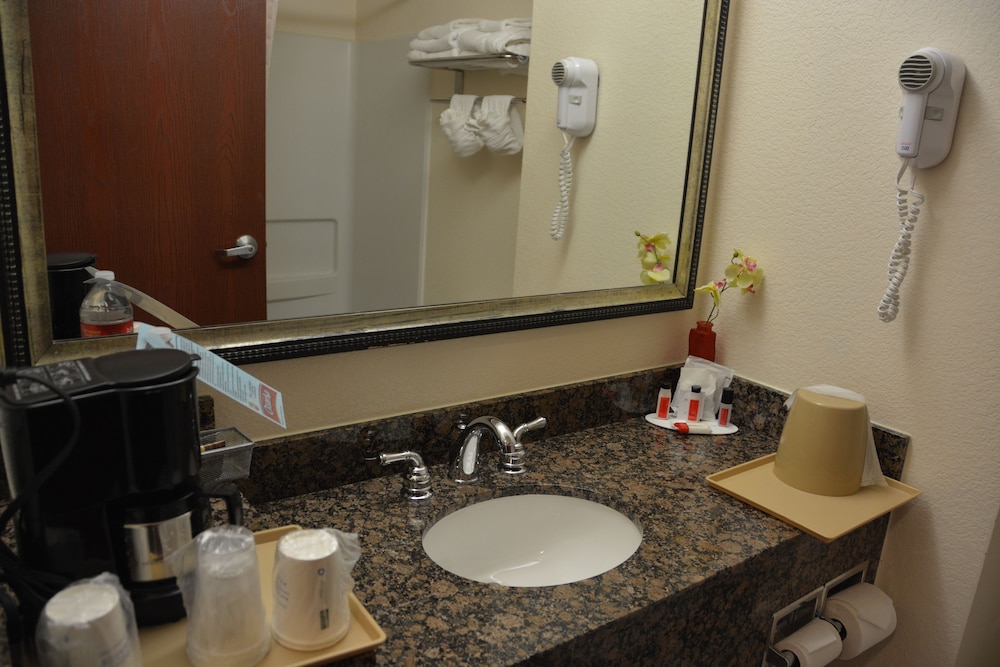 Super 8 By Wyndham Austin/Airport South 16/49