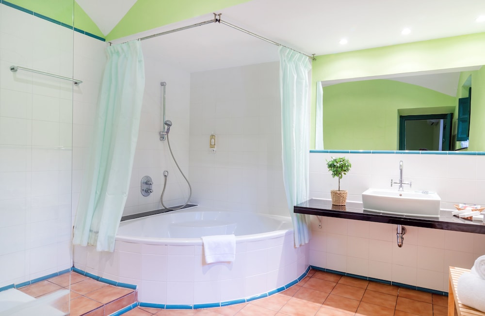 Hotel Restaurant Spa Mas Ses Vinyes 48/50