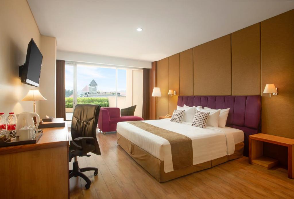 EXECUTIVE, SUITE