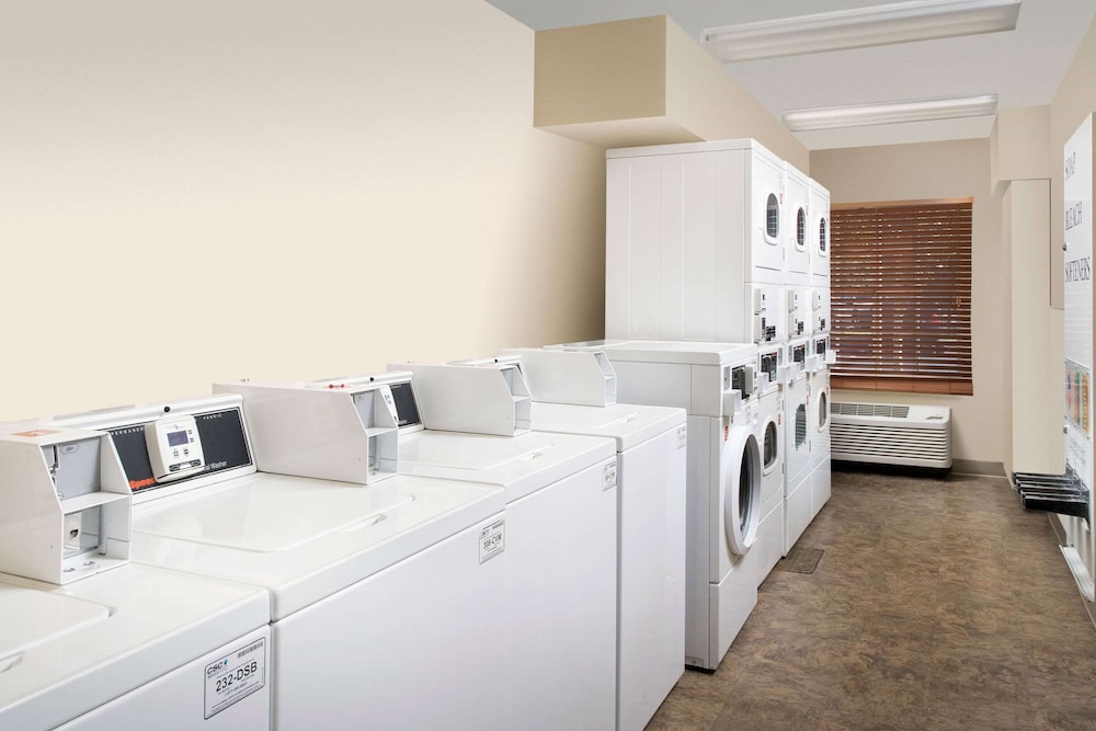 WoodSpring Suites Orlando North - Maitland 33/40