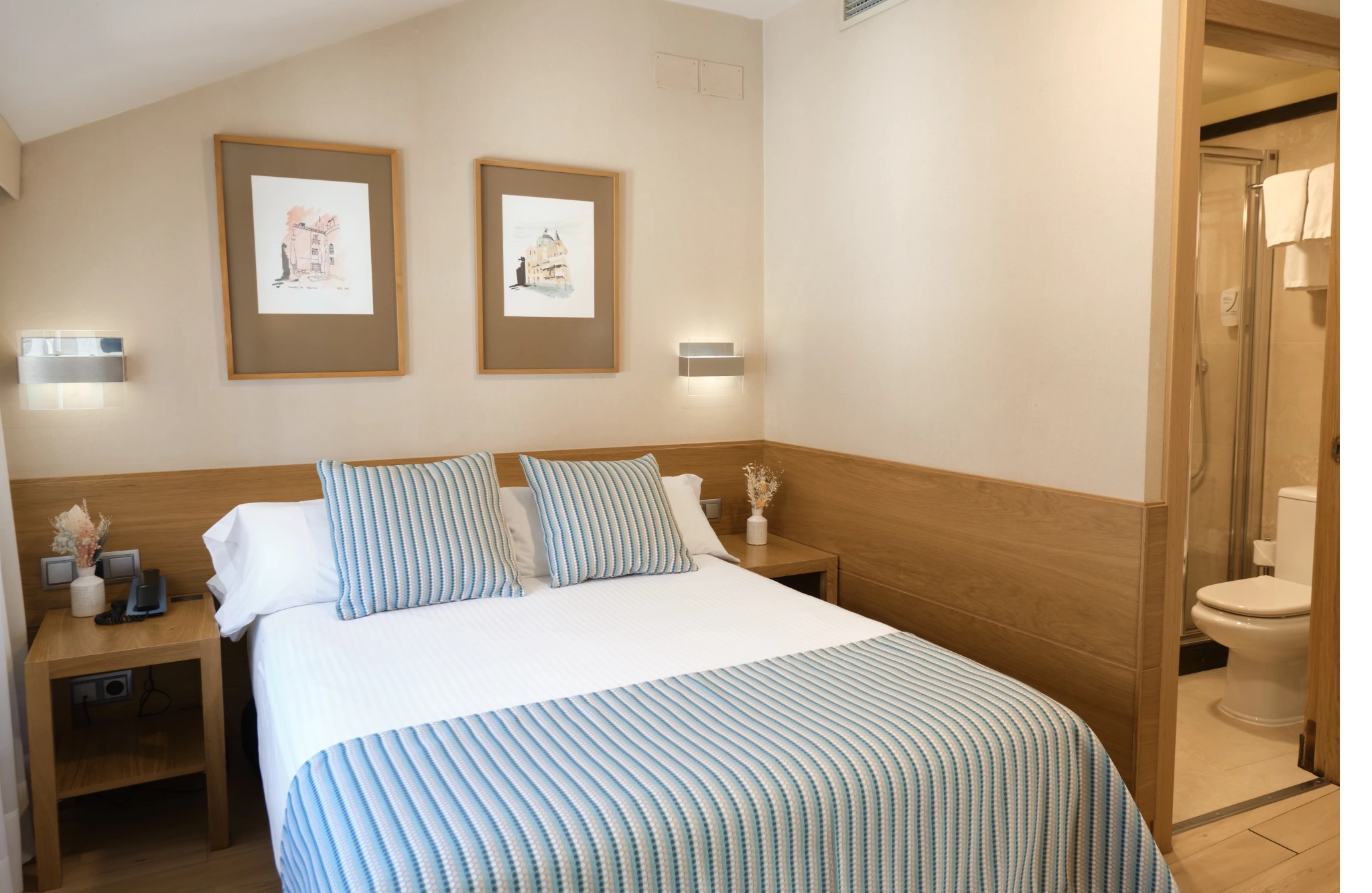 ROOM, DOUBLE OR TWIN BED