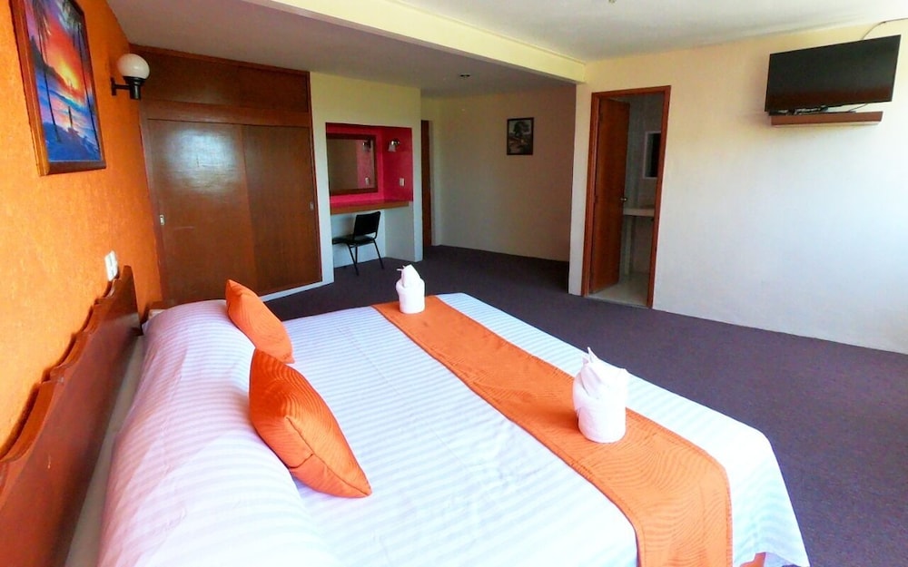 Uxulkah Hotel 24/60