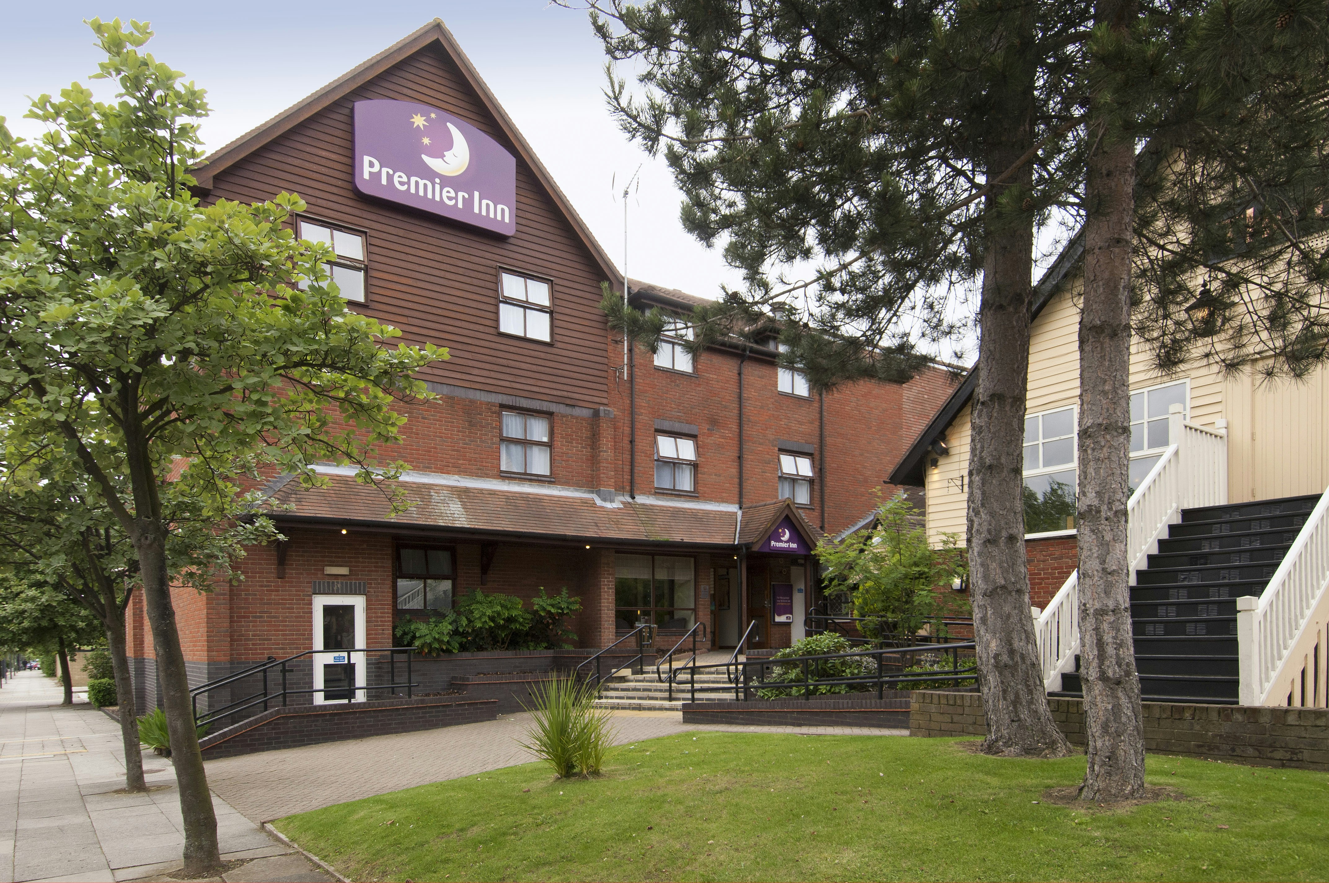 Milton Keynes Central (Xscape) hotel 35/39