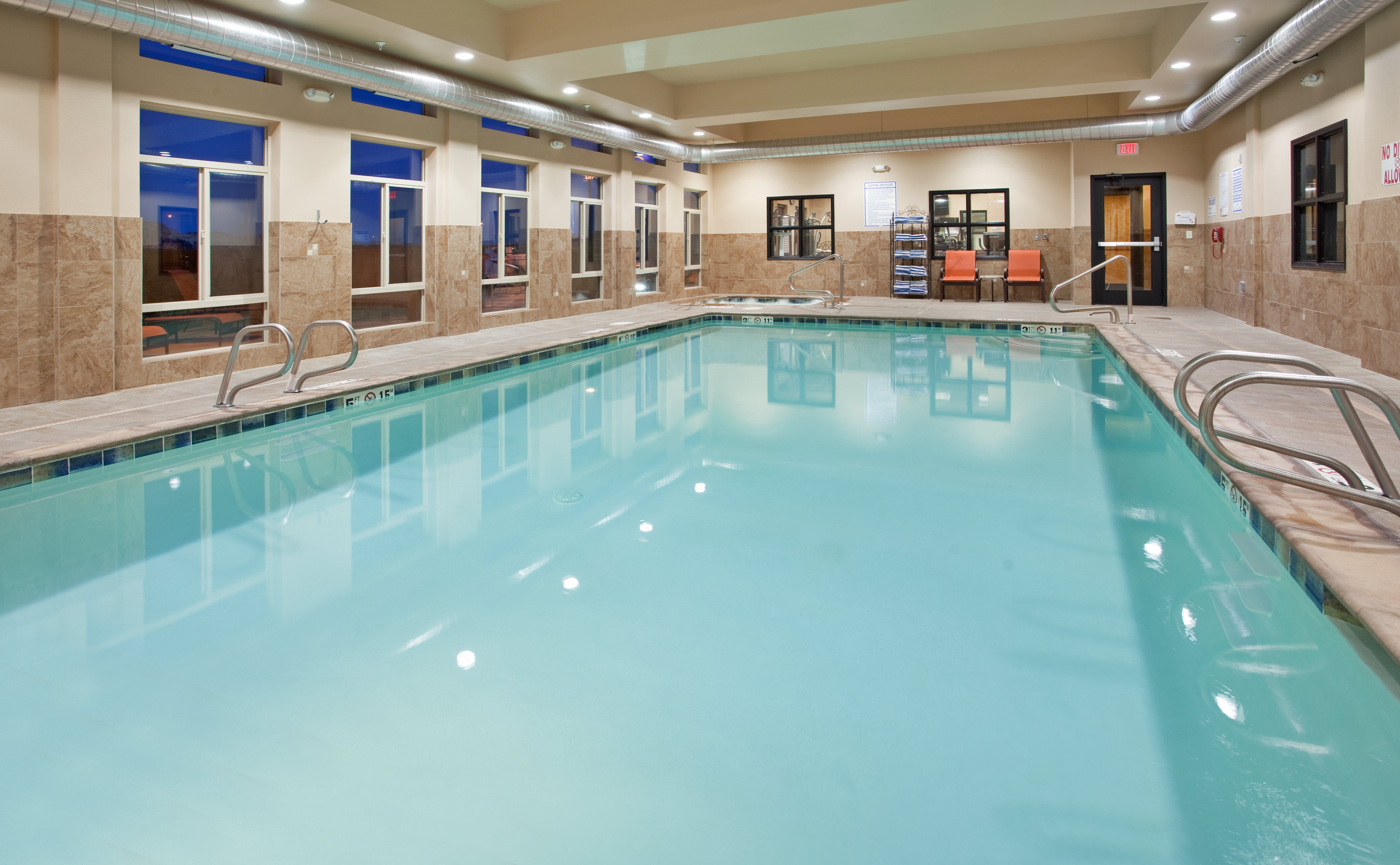 Holiday Inn Express Hotel Suites Gallup East 24/44