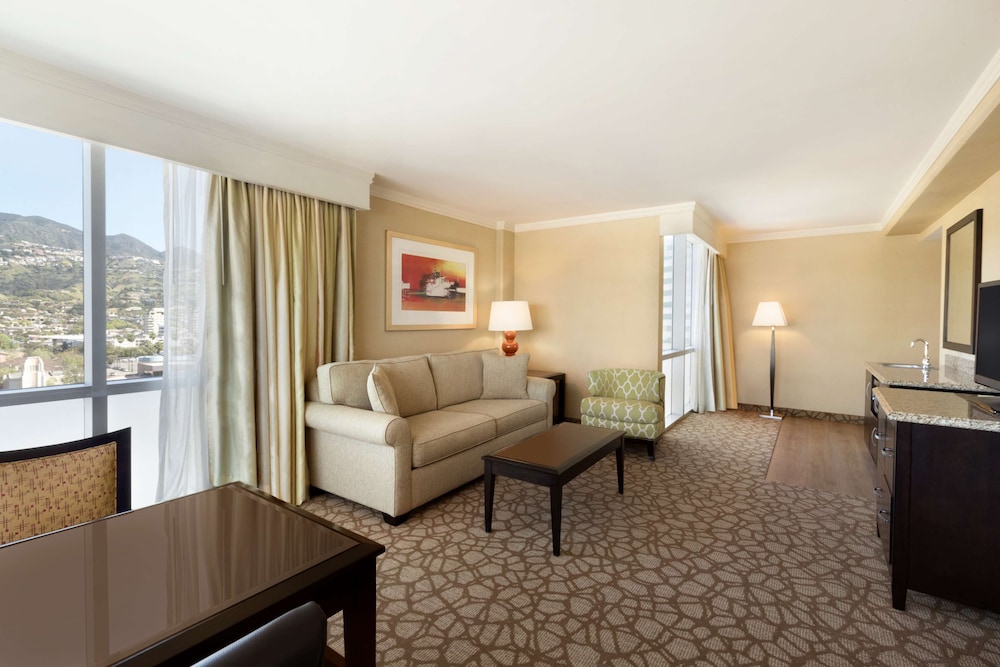 Embassy Suites by Hilton Los Angeles Glendale 26/54