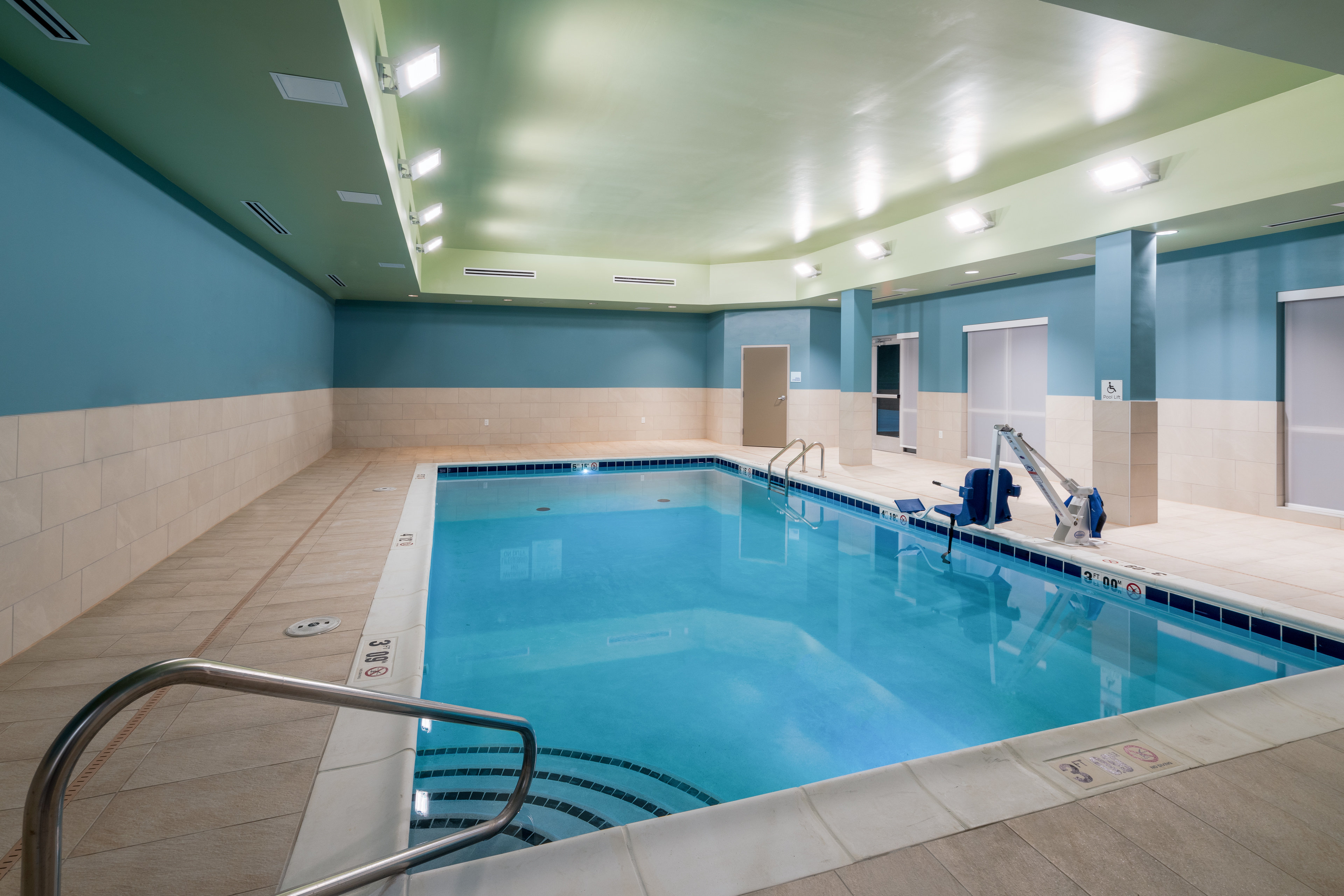 Holiday Inn Express Suites St Peters 18/33