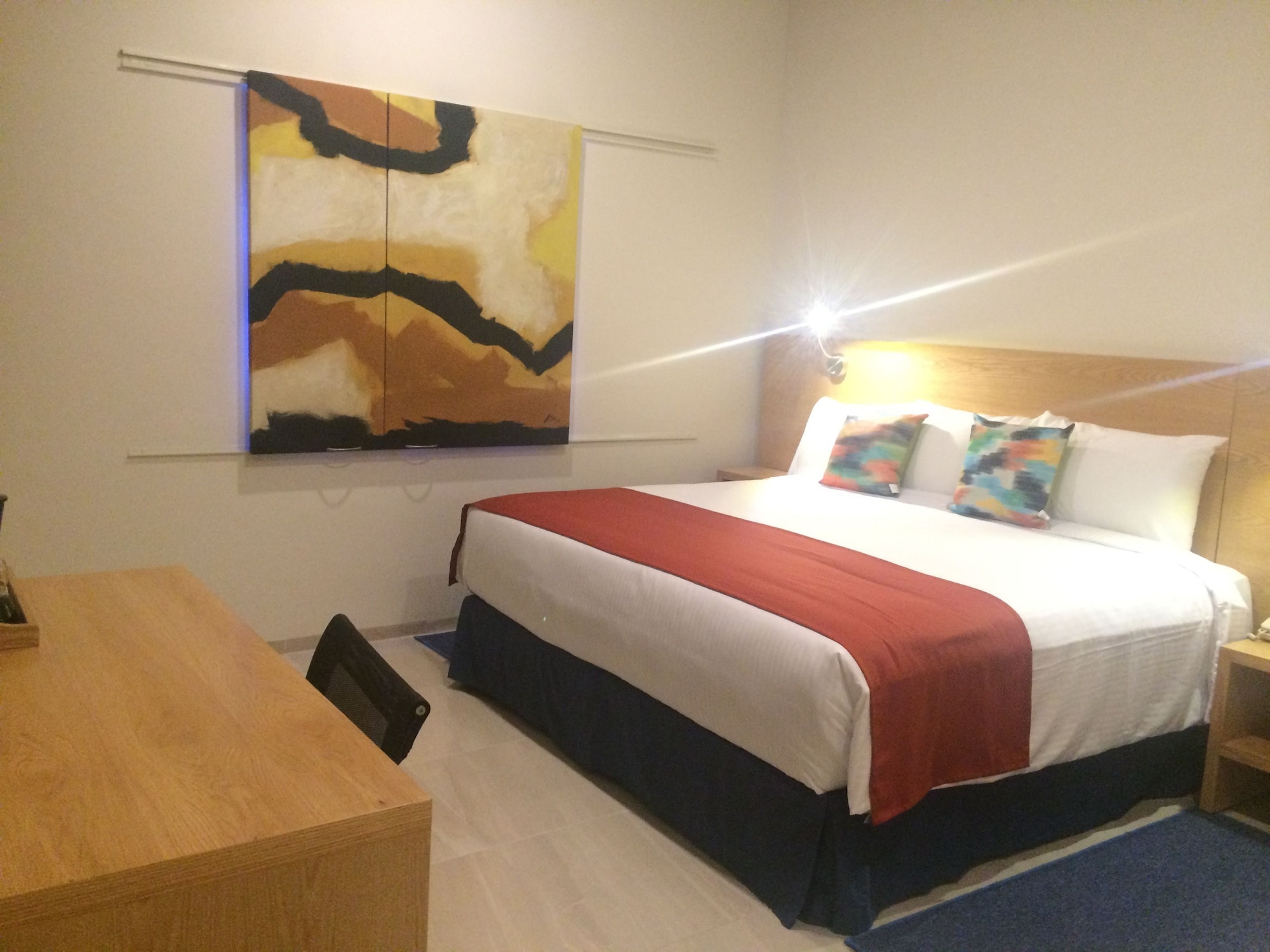 Standard, Queen Bed