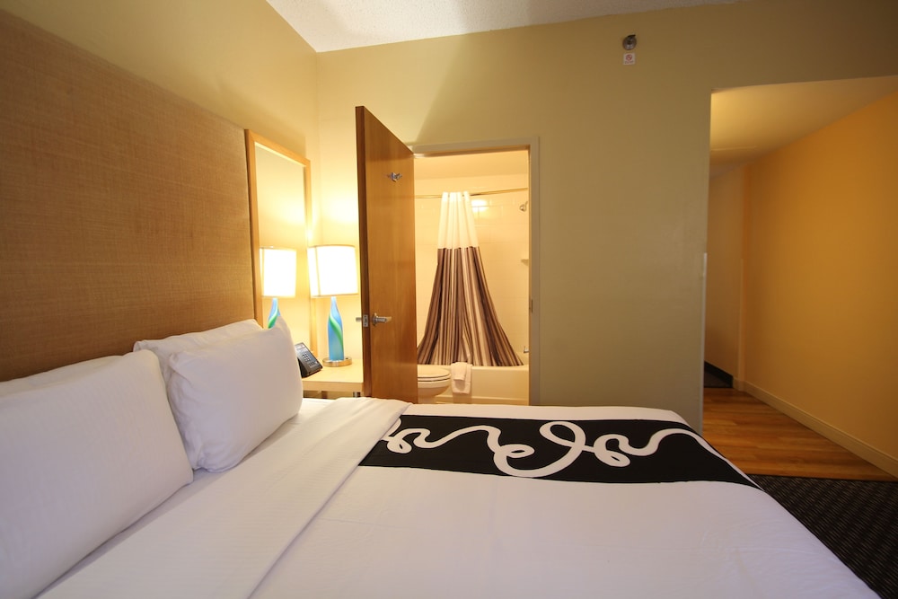 La Quinta Inn Suites By Wyndham West Palm Beach Airport 18/50