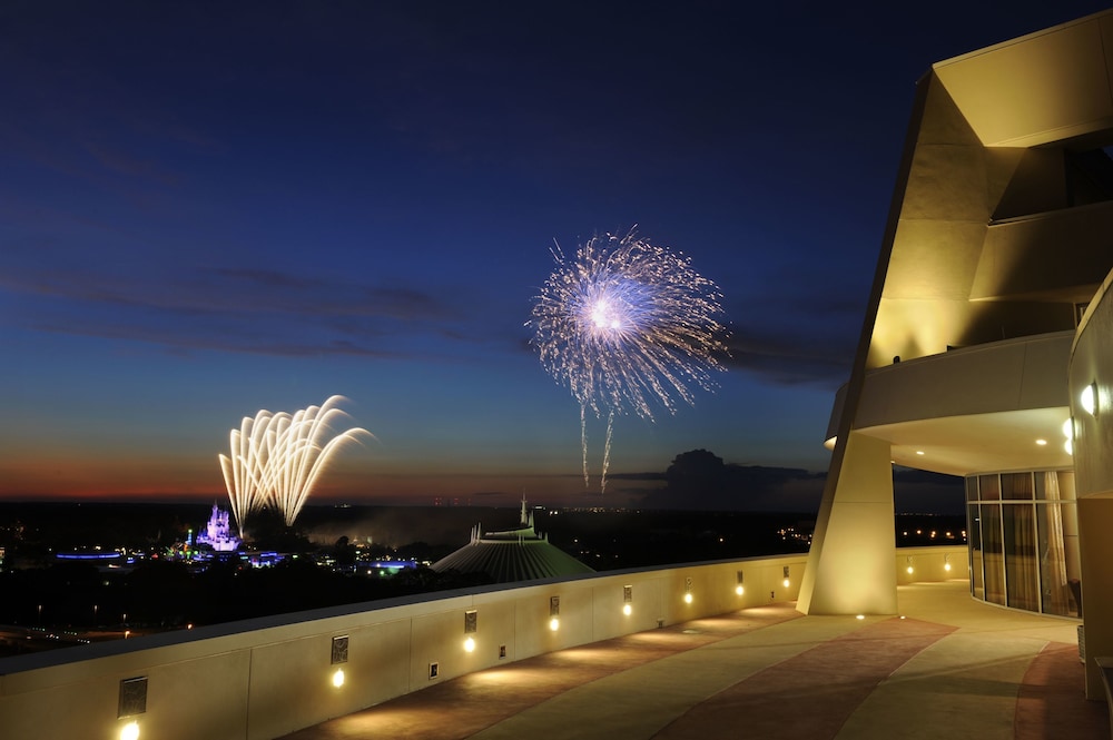 Bay Lake Tower at Disneys Contemporary Resort 33/39