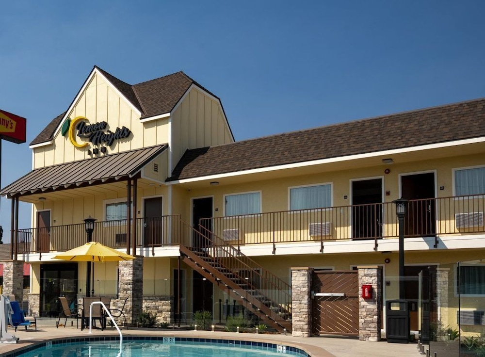 Lemon Heights Inn 3/58