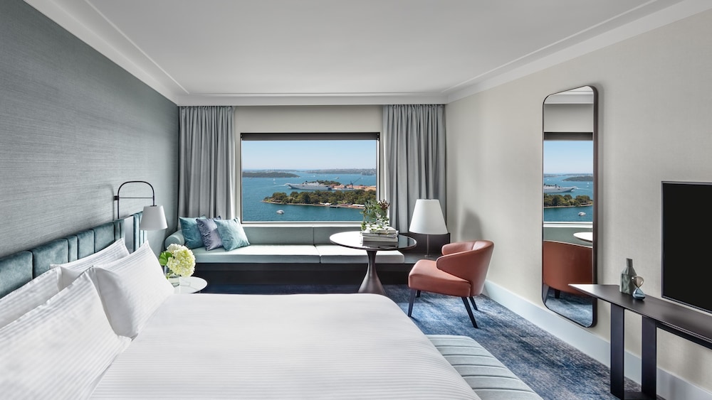 Classic, King Bed, Opera House View, High Floor
