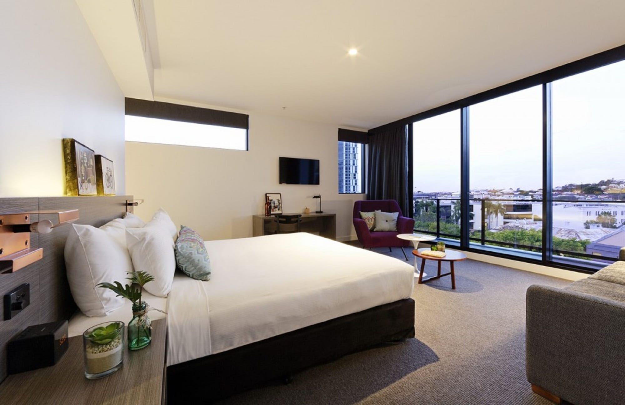 EXECUTIVE, SUITE, BALCONY