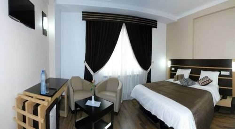 CLEAN HOTEL 19/62