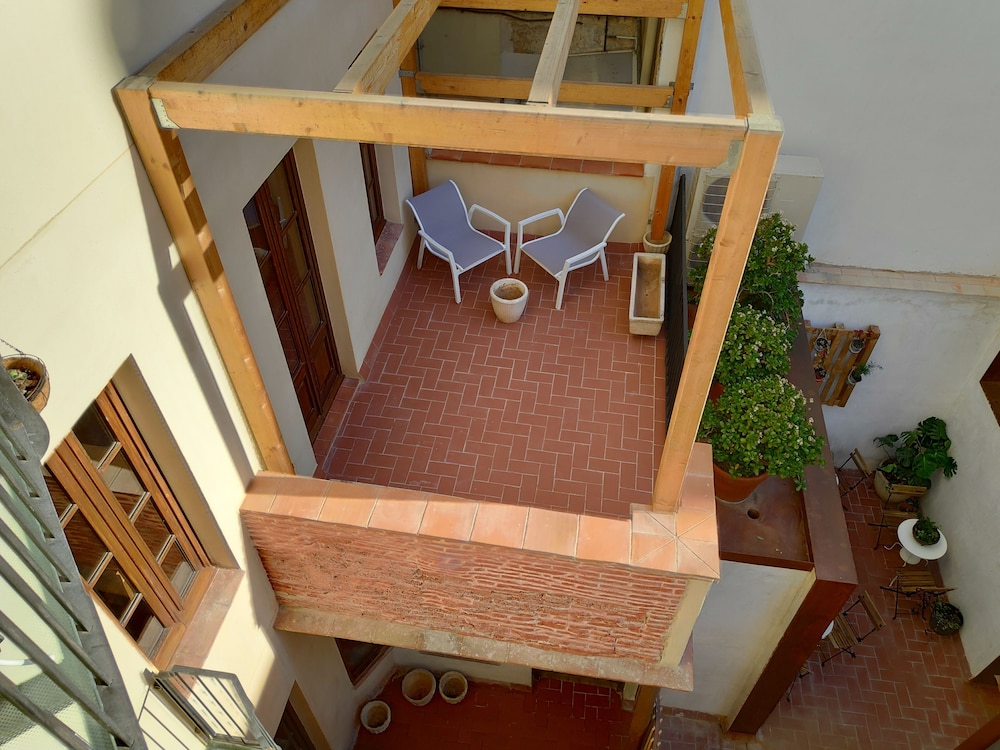 Amfores Boutique Guest House 8/65