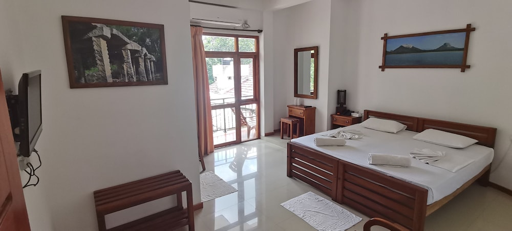 DELUXE, DOUBLE BED, BALCONY