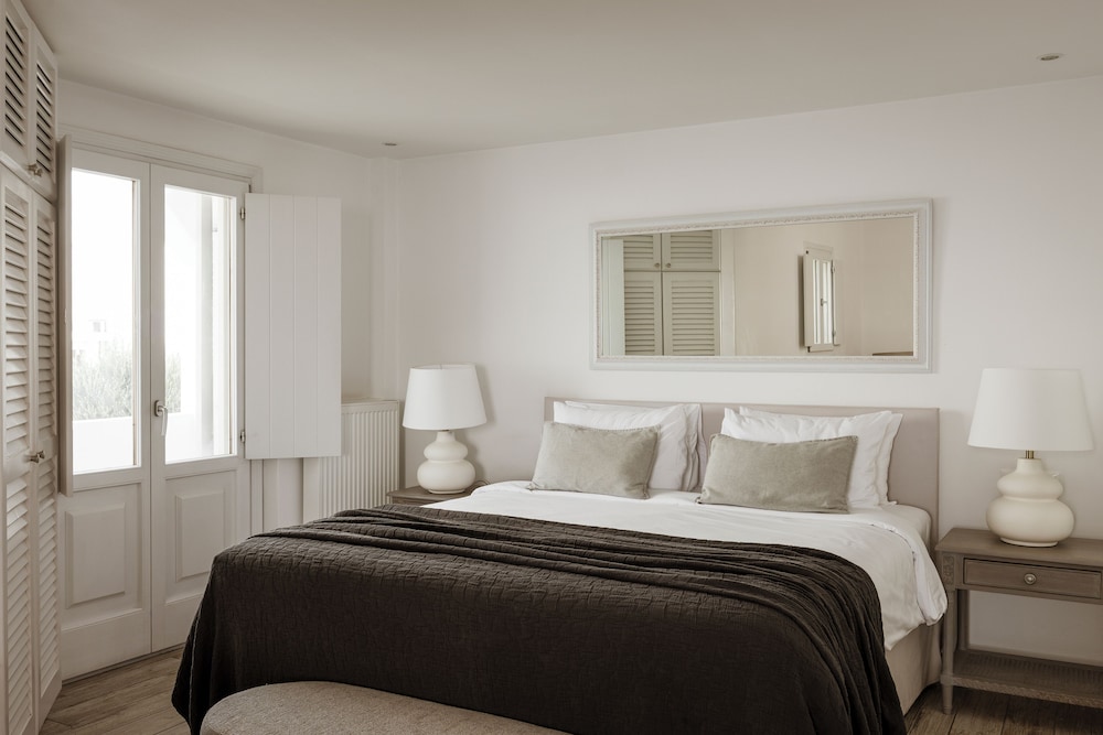 STREET STUDIO, SUITE, PARTIAL VIEW, PLUNGE POOL