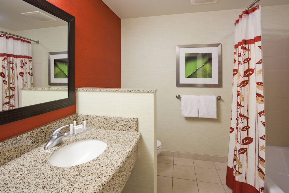 Courtyard by Marriott Minneapolis Maple Grove/Arbor Lakes 18/70
